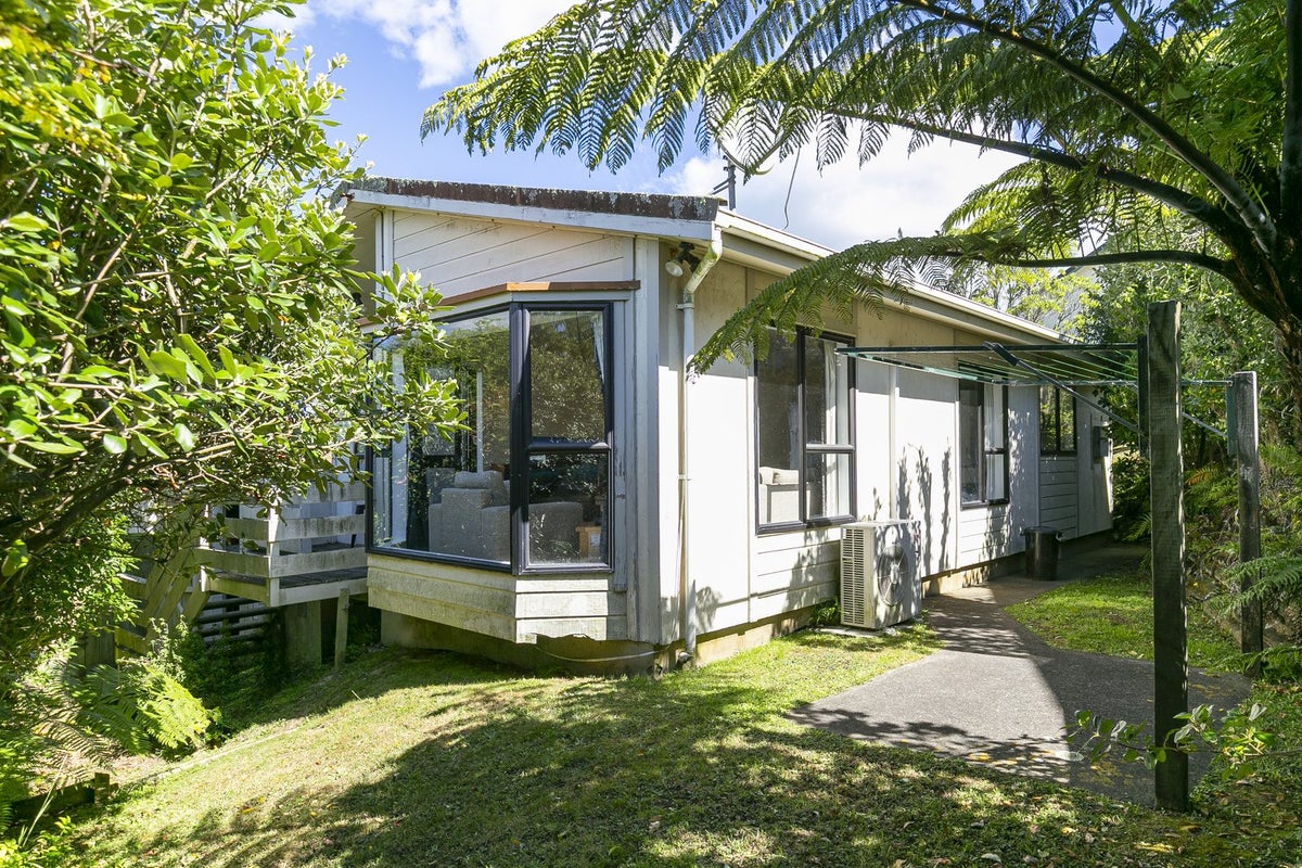 13/37 Bracken Road, Paparangi, Wellington - Carousel 1