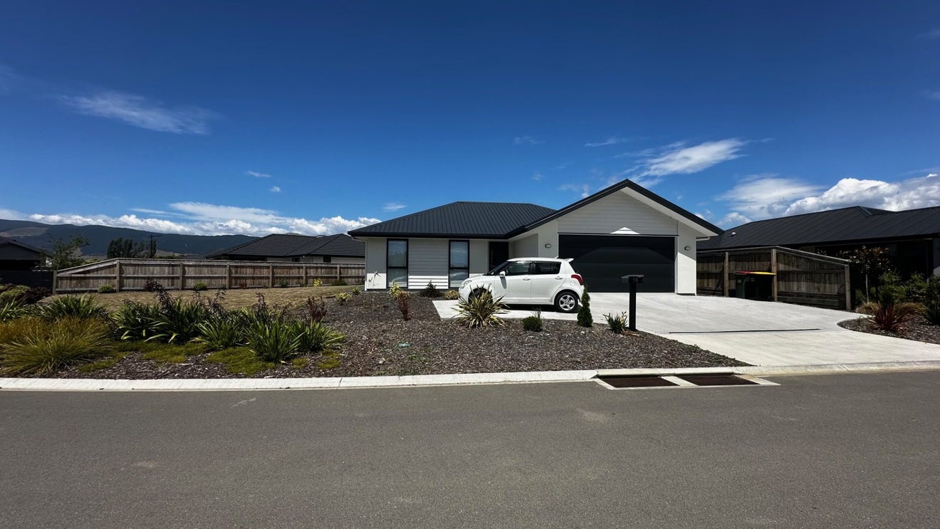 16 Carmine Crescent, Appleby, Richmond - Carousel 1