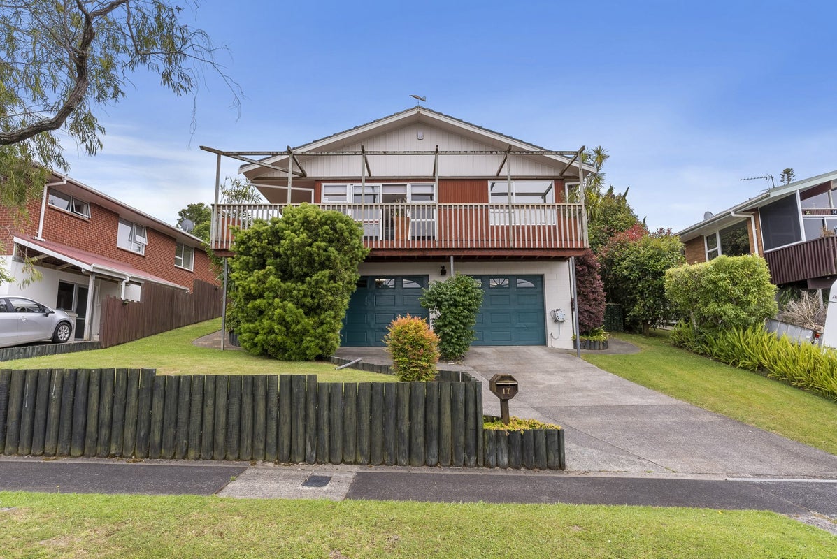 17 Dallas Place, New Windsor, Auckland - Carousel 1