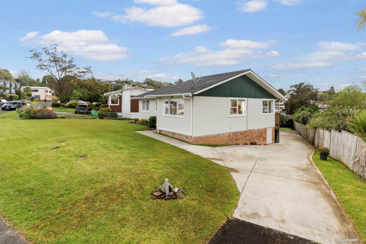 38 Hatherlow Street, Glenfield, Auckland - Carousel 1