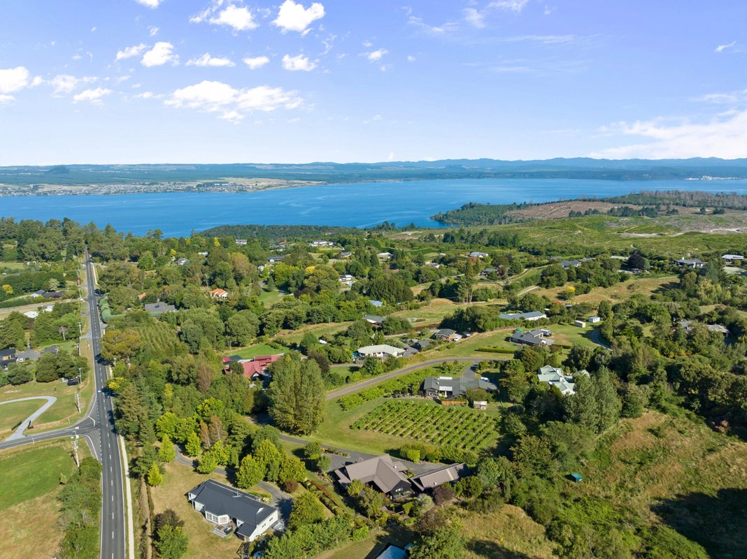 29 Glen Mohr, Acacia Bay, Taupo - Carousel 2