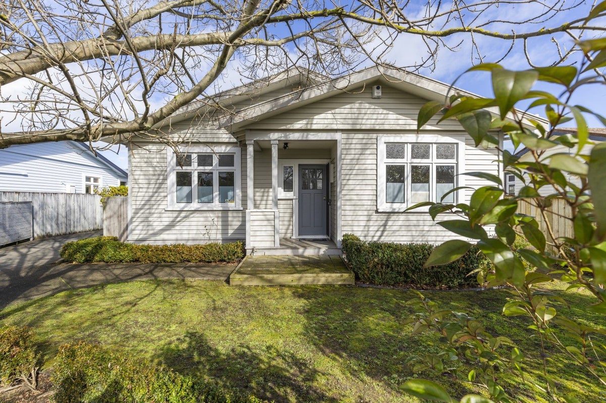 22 Kingswood Street, Takaro, Palmerston North - Carousel 1
