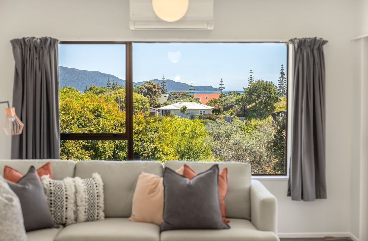 1 Frimley Terrace, Waikanae Beach, Waikanae - Carousel 1