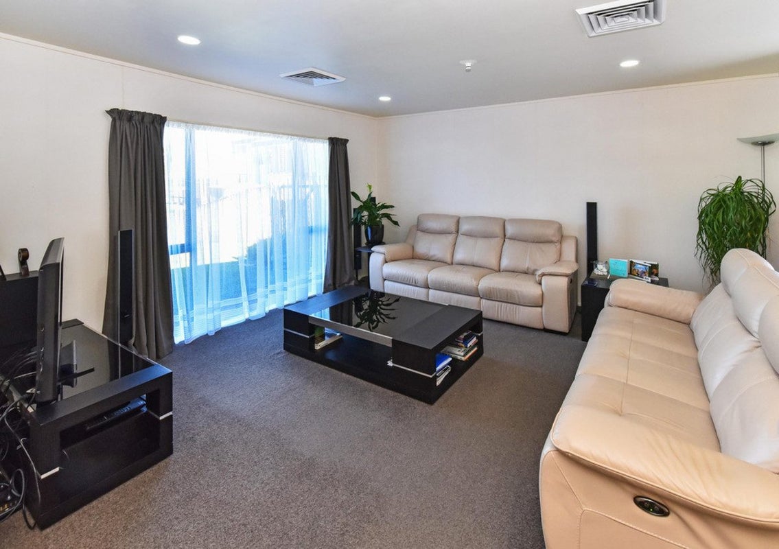 31 Menen Place, Manurewa, Auckland - Carousel 2