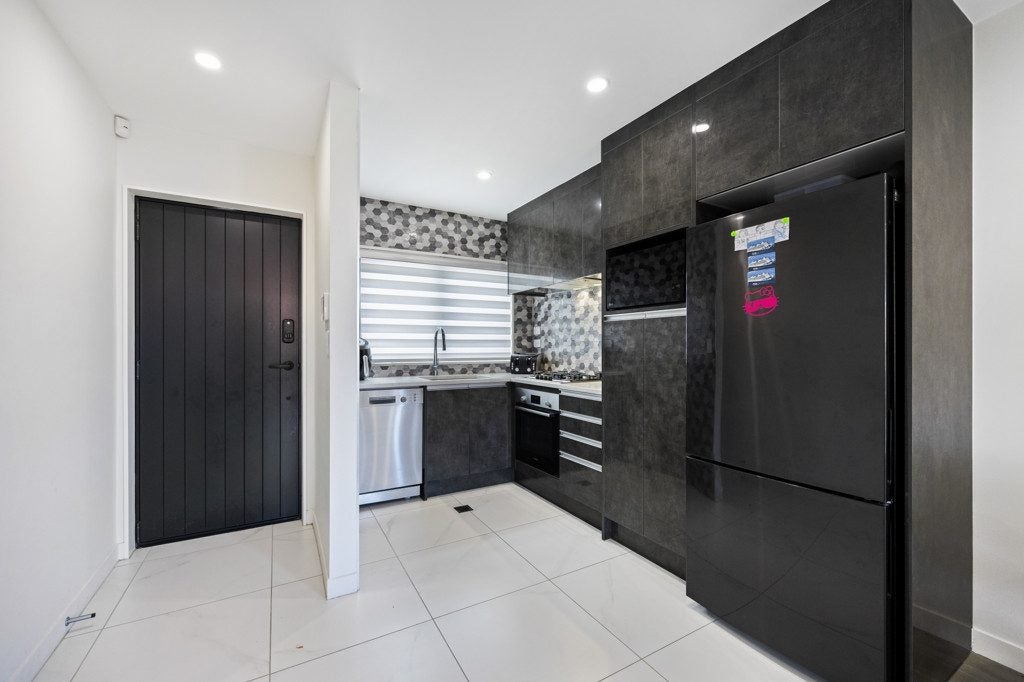 4 Shahkot Way, Papatoetoe, Auckland - Carousel 2
