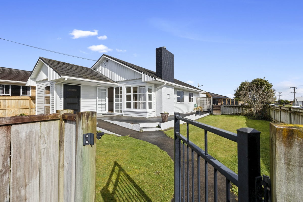 260 Mangorei Road, Merrilands, New Plymouth - Carousel 1