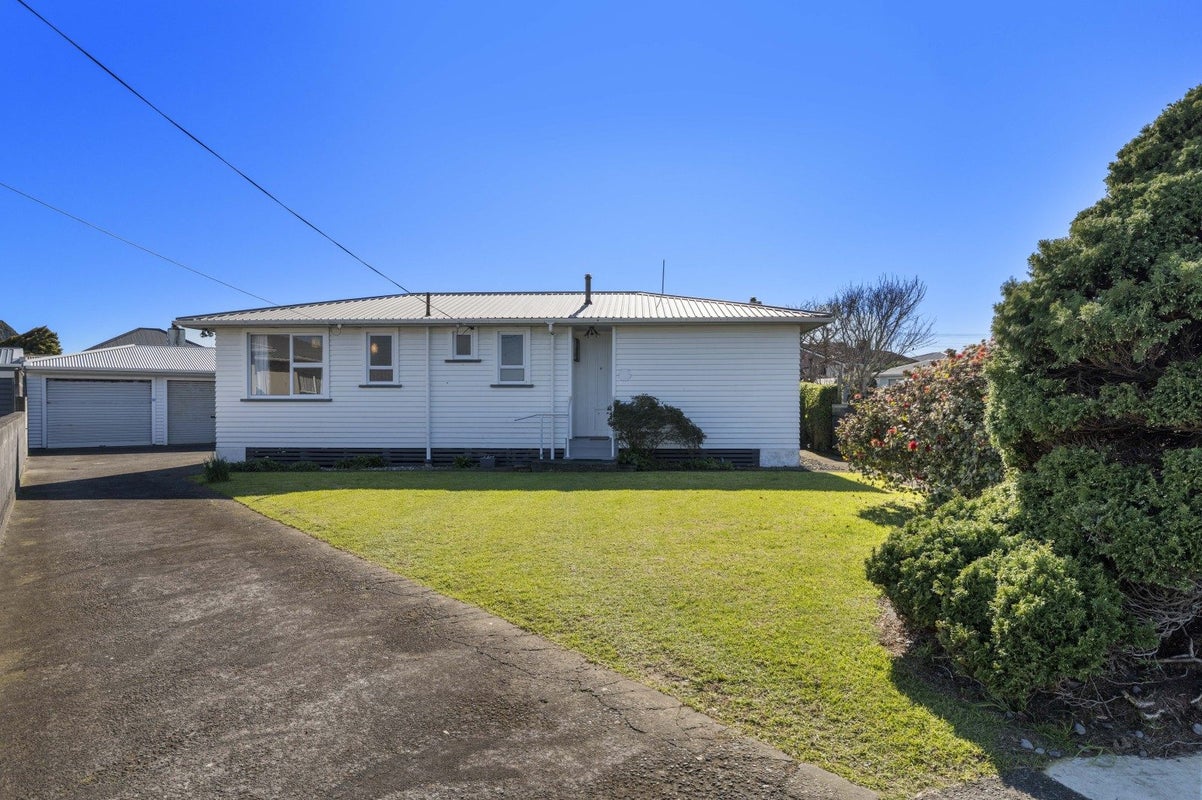 8 Buckland Place, Spotswood, New Plymouth - Carousel 1