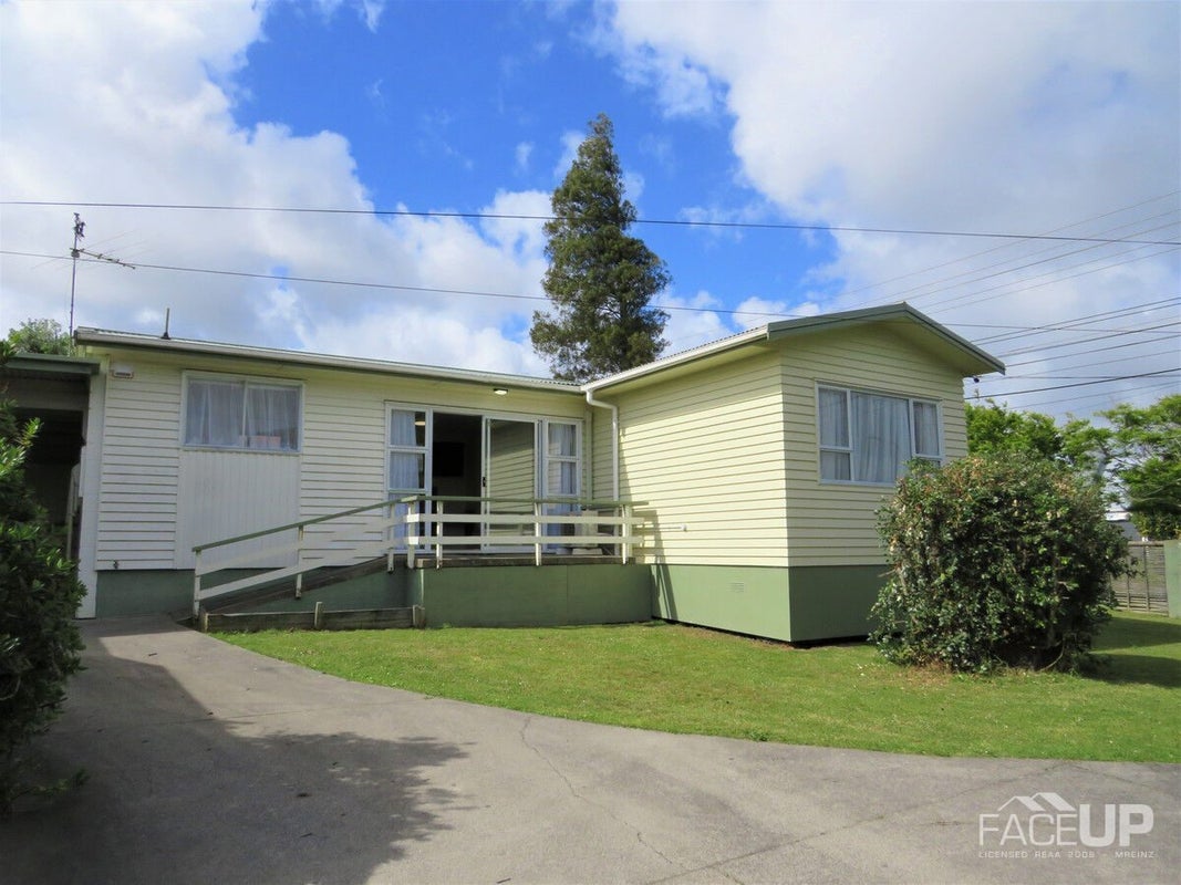 49 Flanshaw Road, Te Atatu South, Auckland - Carousel 2