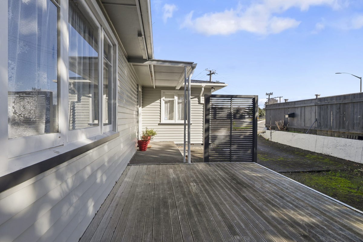 275 Coronation Avenue, Welbourn, New Plymouth - Carousel 2