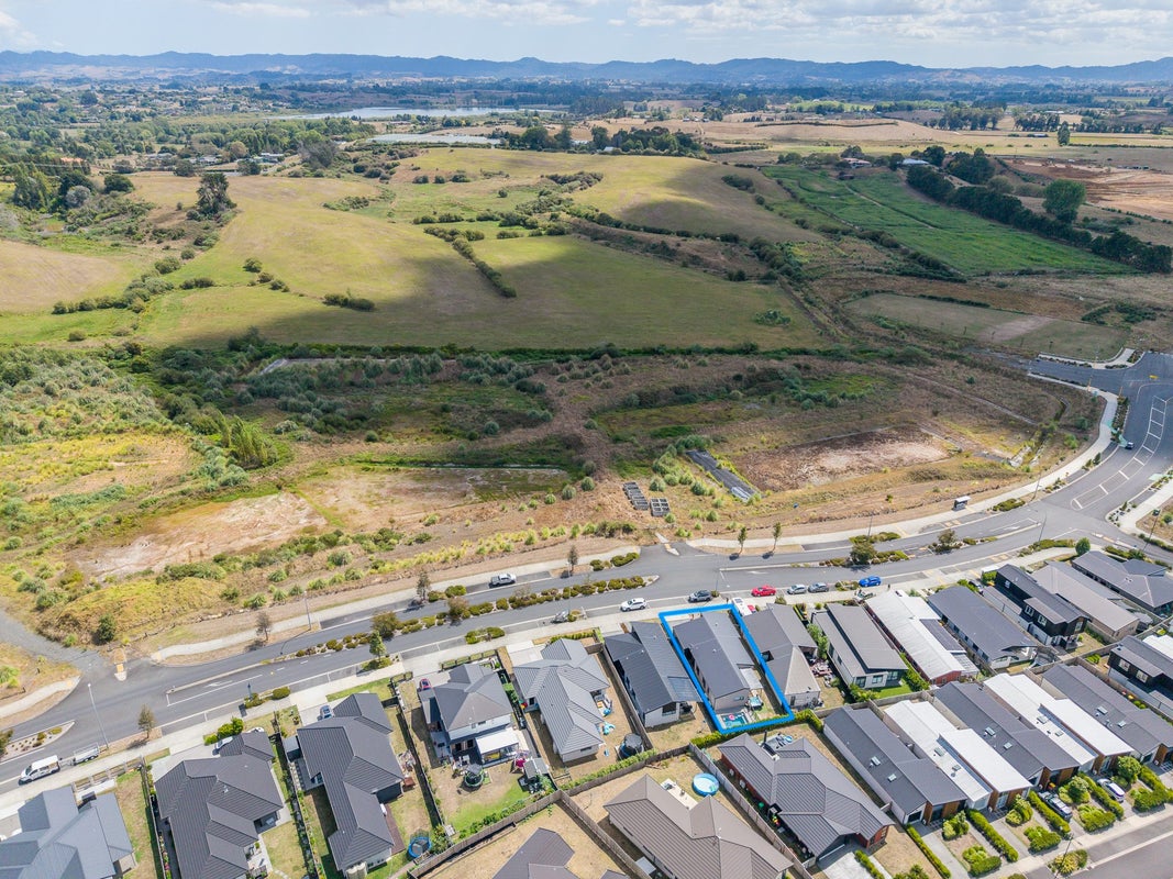 16 Taiatea Drive, Baverstock, Hamilton - Carousel 1