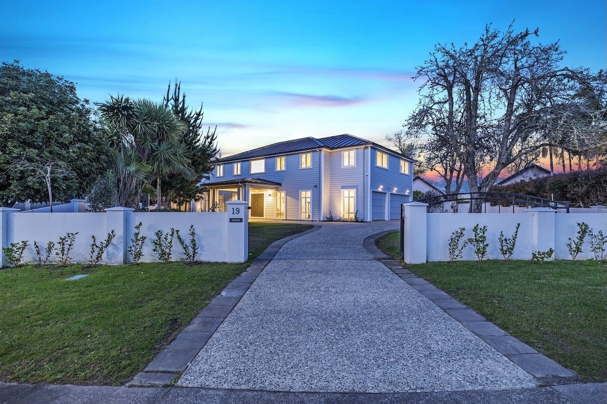 19 Oak Manor Drive, Albany, Auckland - Carousel 1
