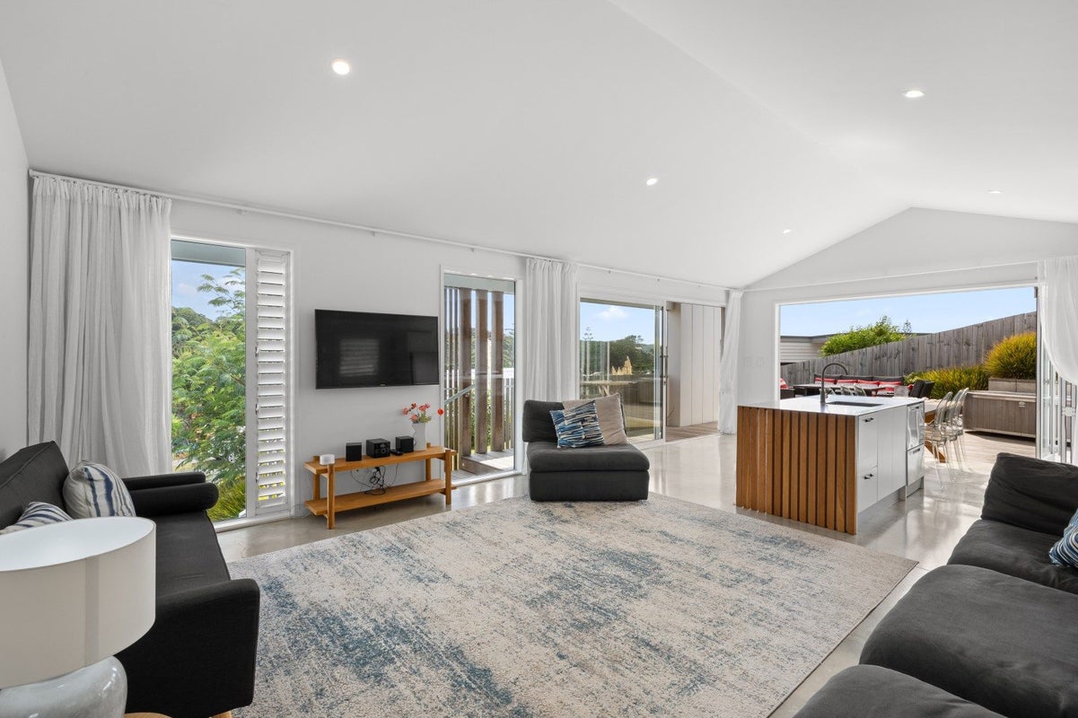 8 Nautical Heights, Mangawhai Heads, Mangawhai - Carousel 1