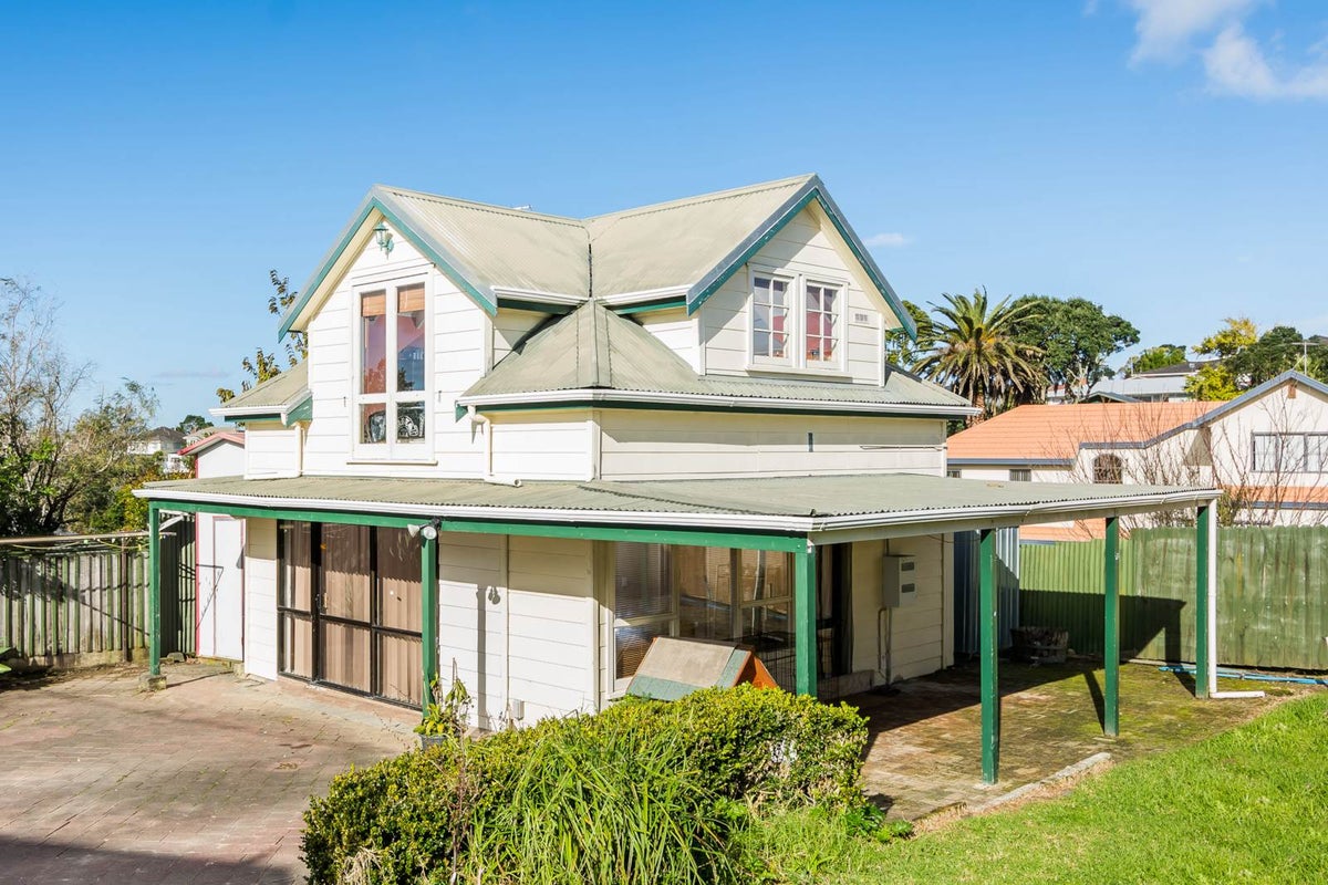 251A Glenfield Road, Hillcrest, Auckland - Carousel 1
