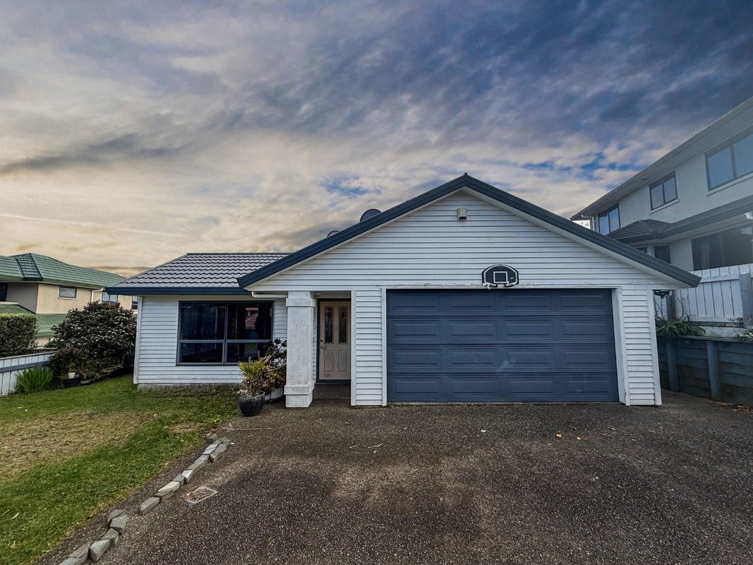 10 Cabbage Tree Grove, Woodridge, Wellington - Carousel 1