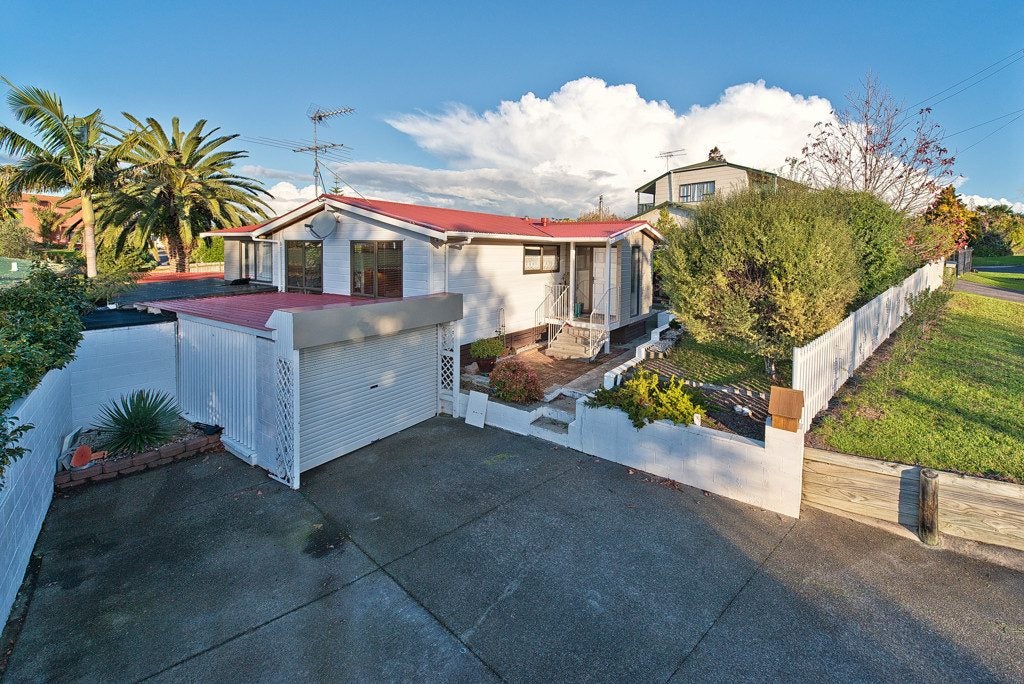 47 Shelly Bay Road, Beachlands, Auckland - Carousel 1