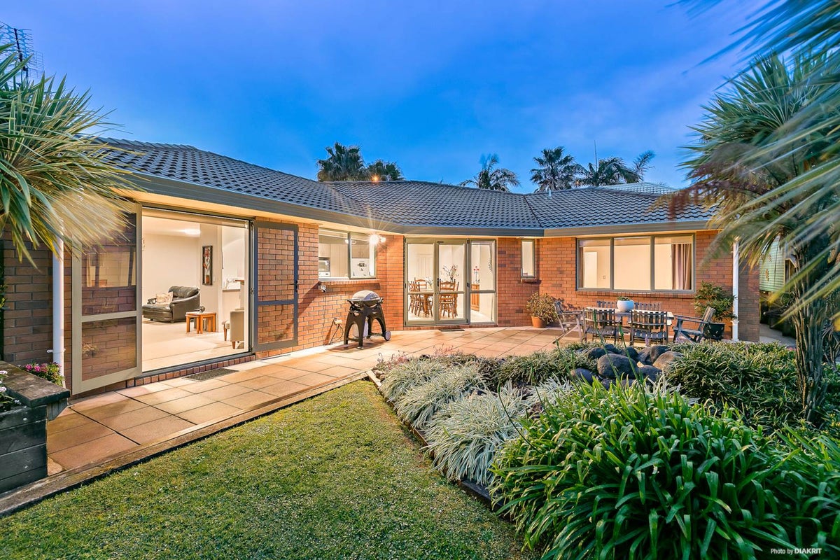 4 Ponderosa Drive, Oteha, Auckland - Carousel 1