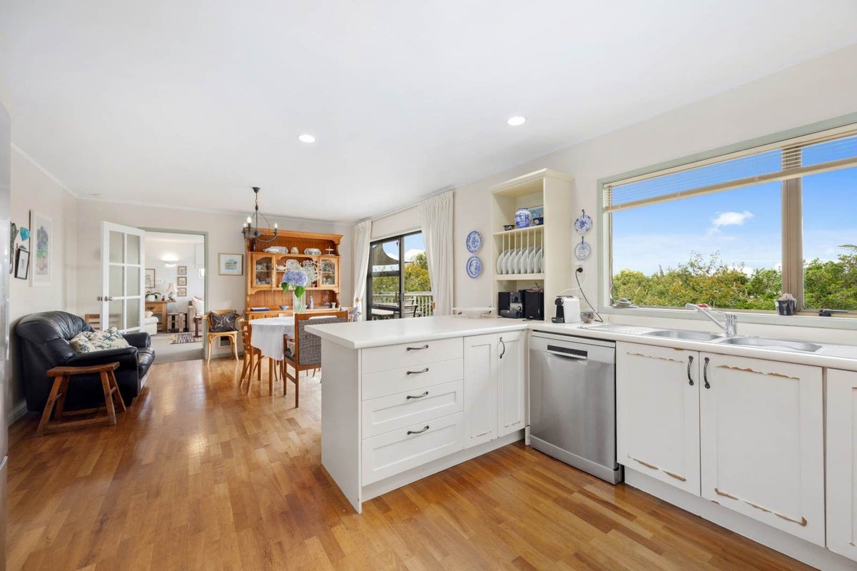 19 County Road, Torbay, Auckland - Carousel 2