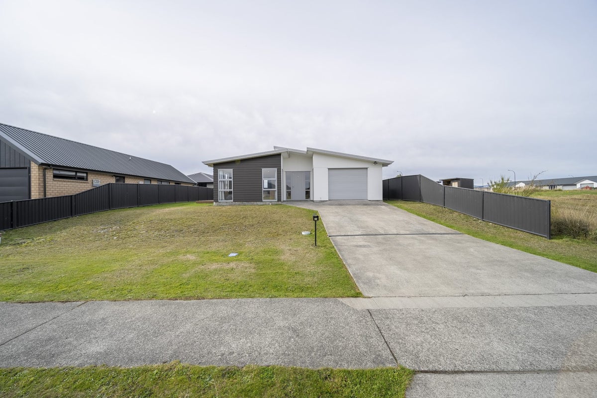22 Hidden Lakes Avenue, Te Anau, Te Anau - Carousel 1