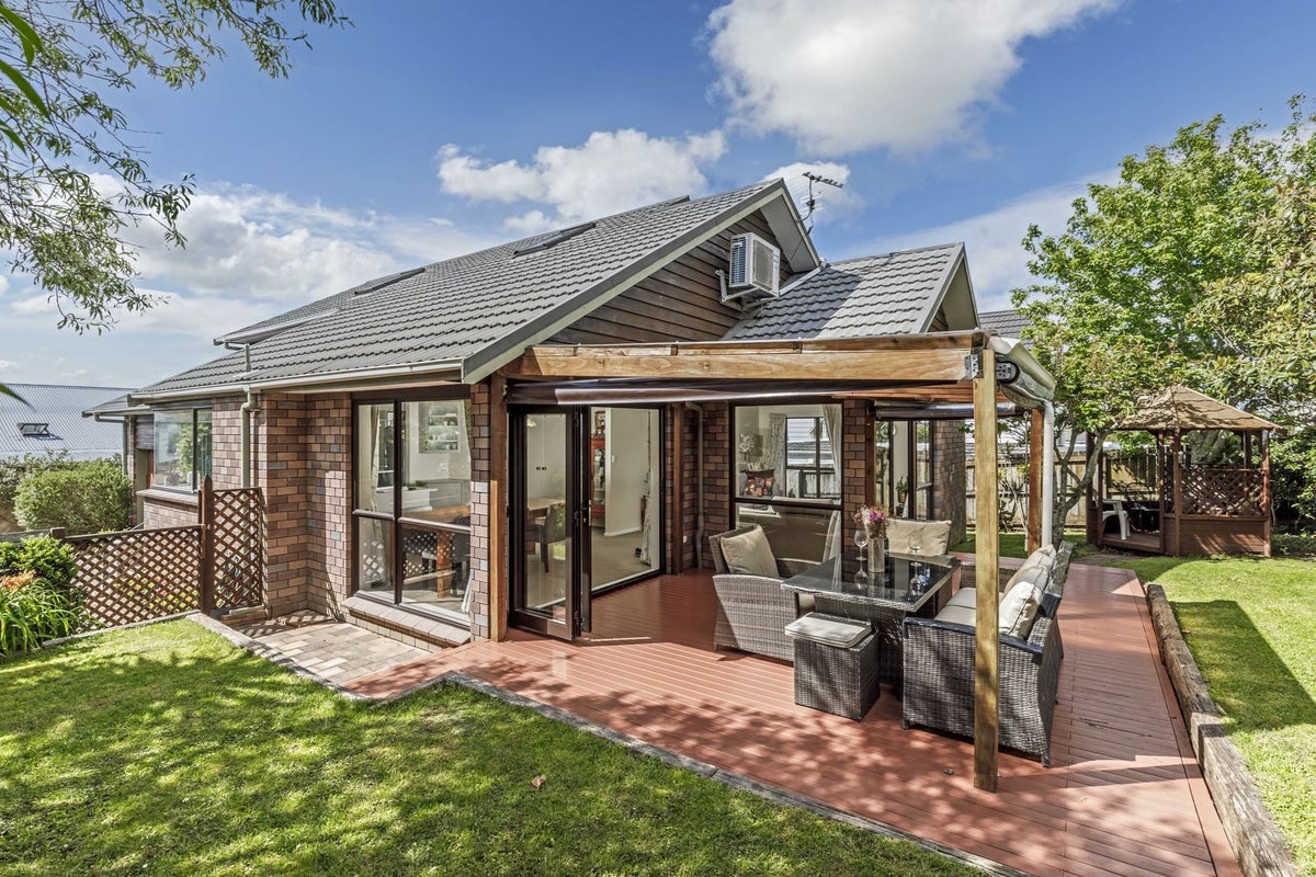 2/15 Onepoto Road, Hauraki, Auckland - Carousel 1