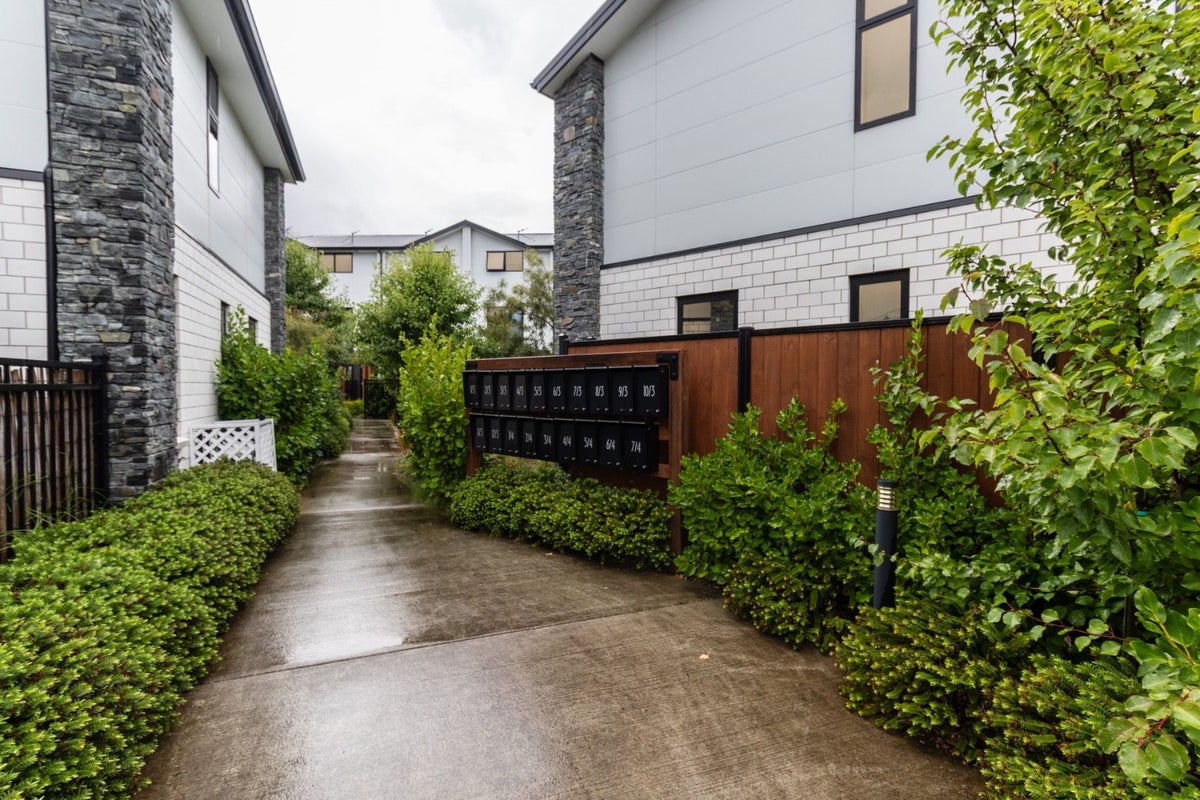 6/3 Johnston Grove, Taita, Lower Hutt - Carousel 17