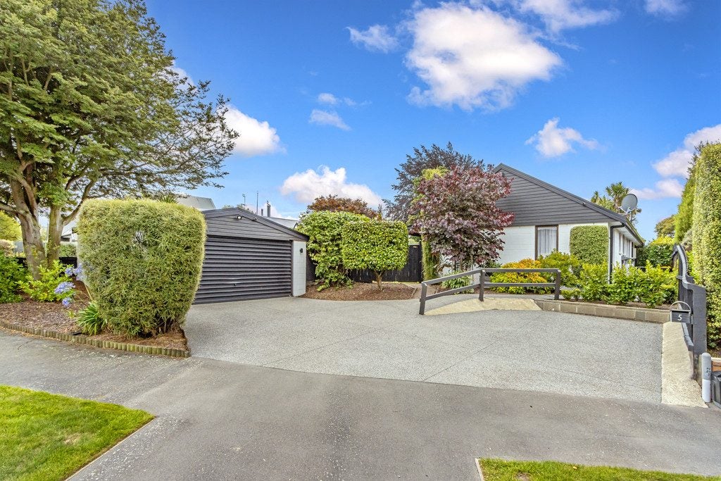 5 Kaputone Place, Belfast, Christchurch - Carousel 2