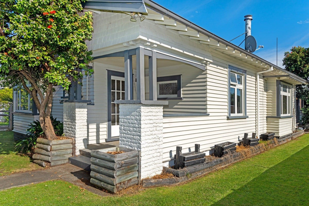 11 Hunter Street, Te Hapara, Gisborne - Carousel 1