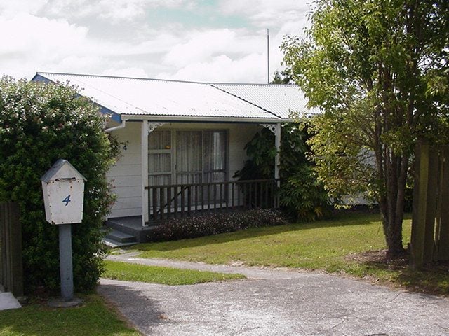 4 Salem Court, Churton Park, Wellington - Carousel 1