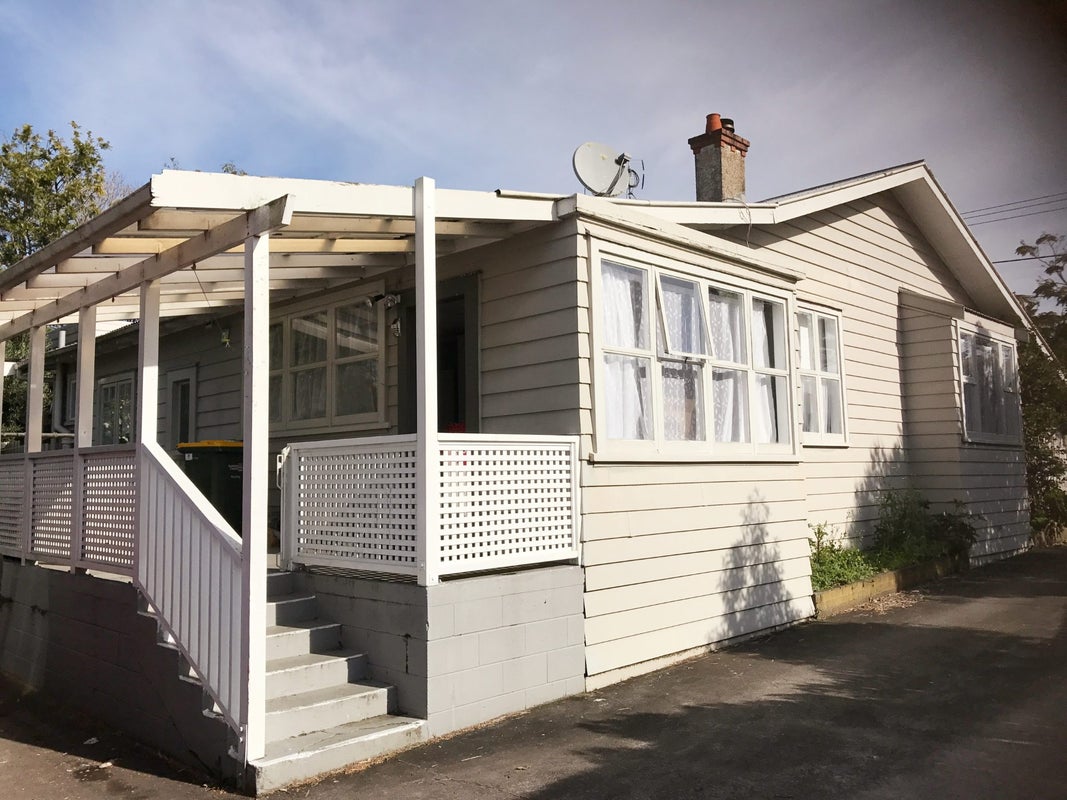34 Titirangi Road, New Lynn, Auckland - Carousel 1