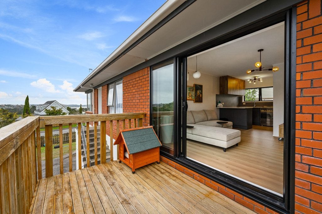 2/1 Forsythe Place, Massey, Auckland - Carousel 1