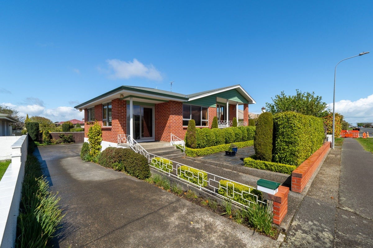 131 George Street, Windsor, Invercargill - Carousel 1