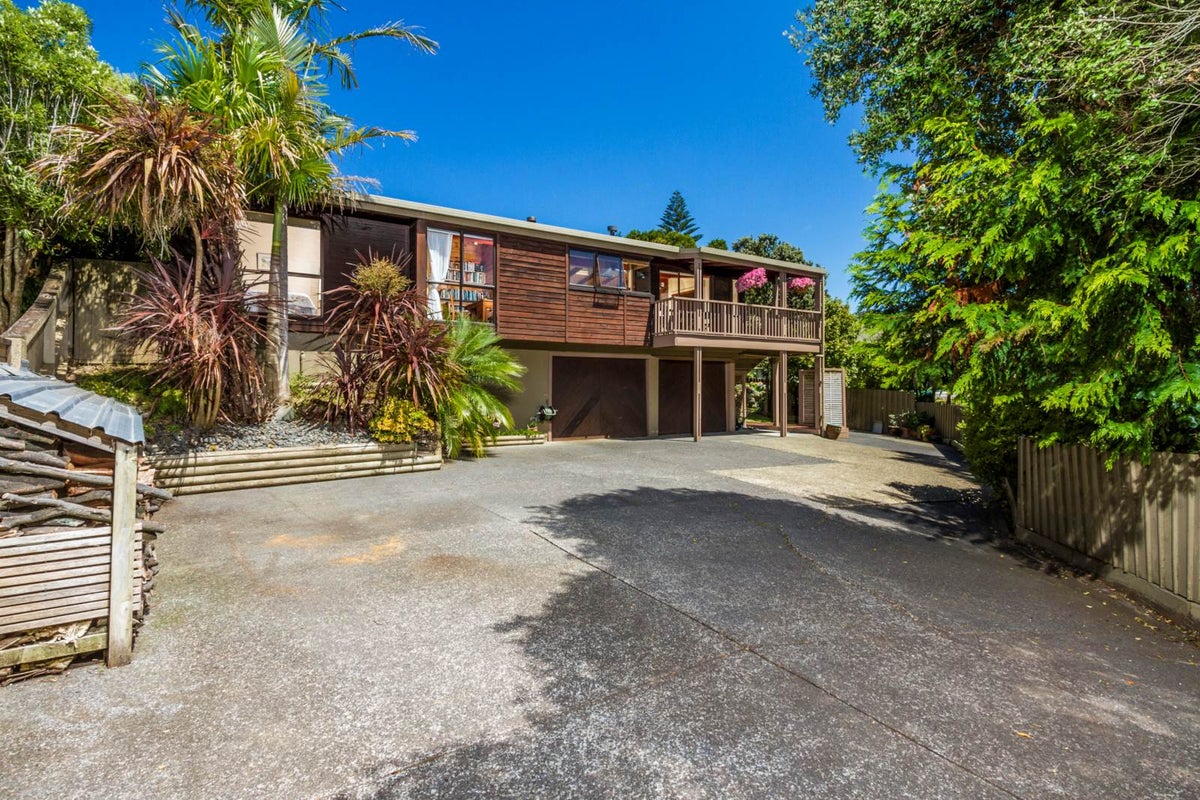 2/30 Ramsgate Terrace, Mairangi Bay, Auckland - Carousel 1