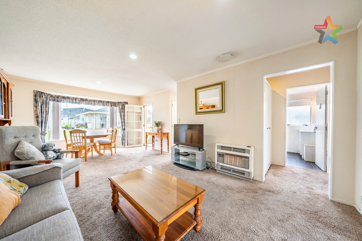 39/17 JOHN ST, TRENTHAM, UPPER HUTT - Carousel 1
