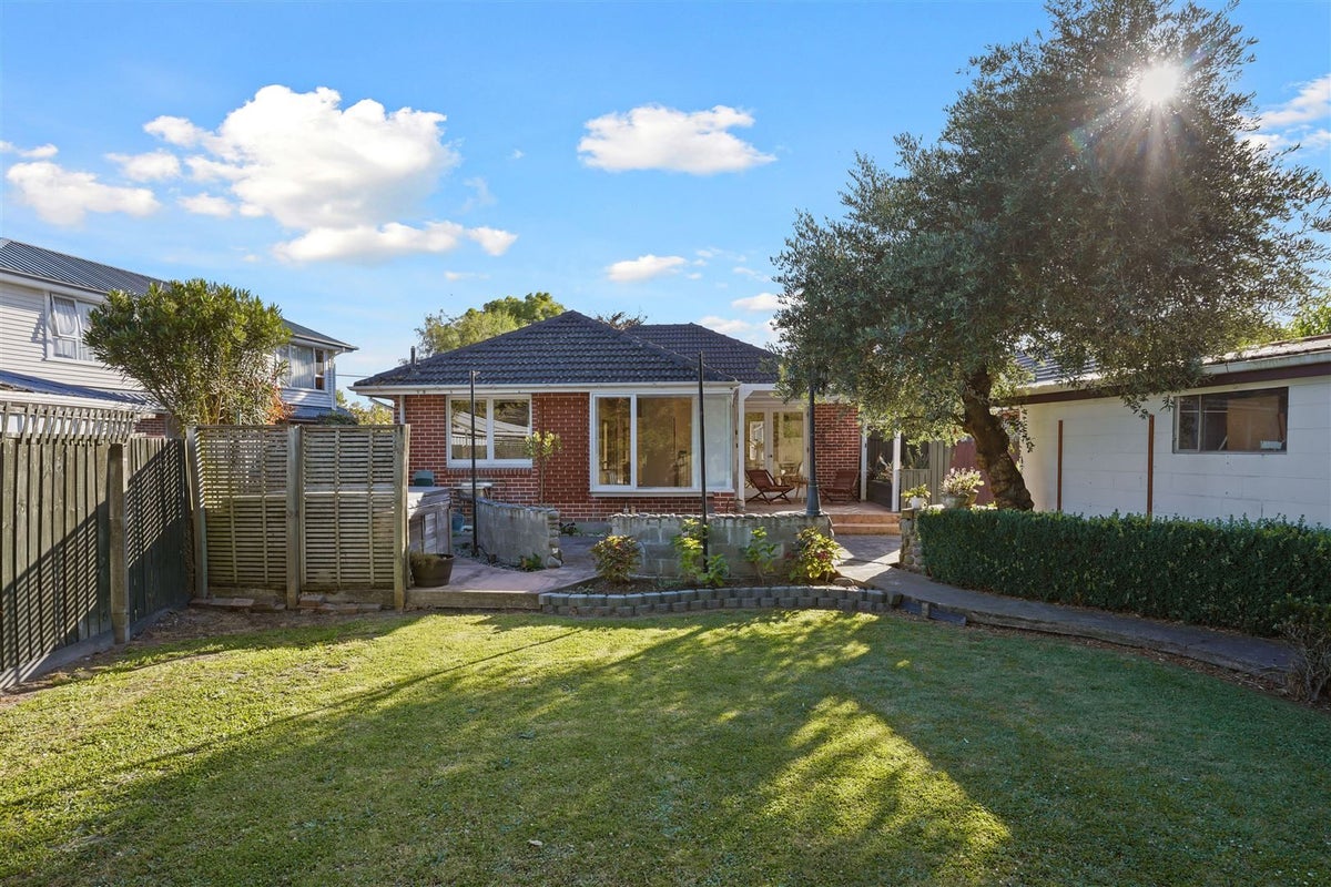 18 Cranbrook Avenue, Burnside, Christchurch - Carousel 1