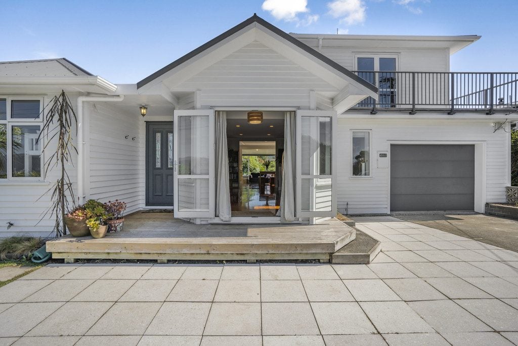 19 Maungaraki Road, Korokoro, Lower Hutt - Carousel 2