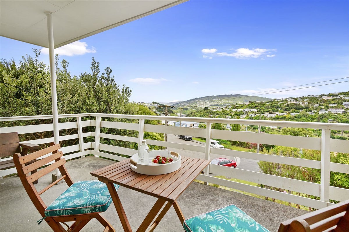 42 Turville Crescent, Newlands, Wellington - Carousel 2