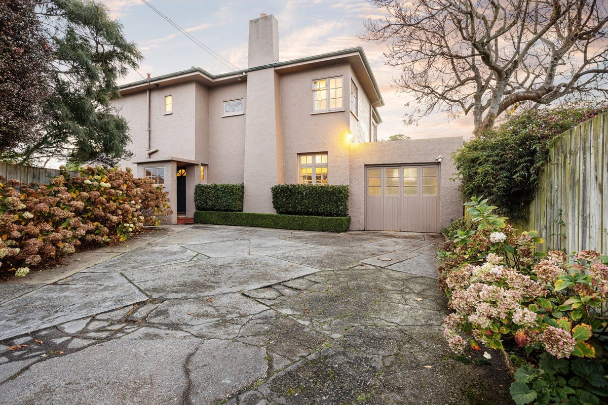 8 Neidpath Road, Mornington, Dunedin - Carousel 50
