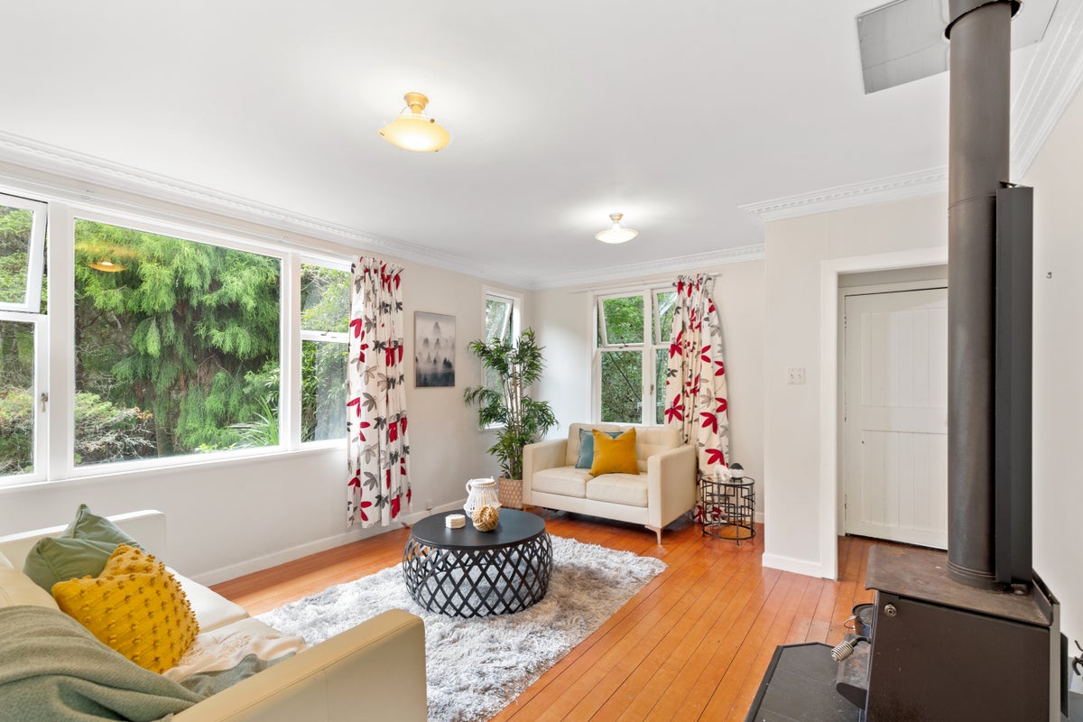 38 Laingholm Drive, Laingholm, Auckland - Carousel 2