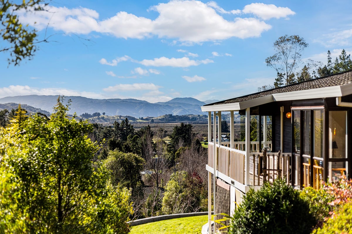 219B Katherine Mansfield Drive, Whitemans Valley, Upper Hutt - Carousel 2