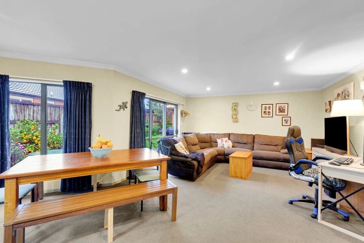1 Grasmere Court, Huntington, Hamilton - Carousel 2