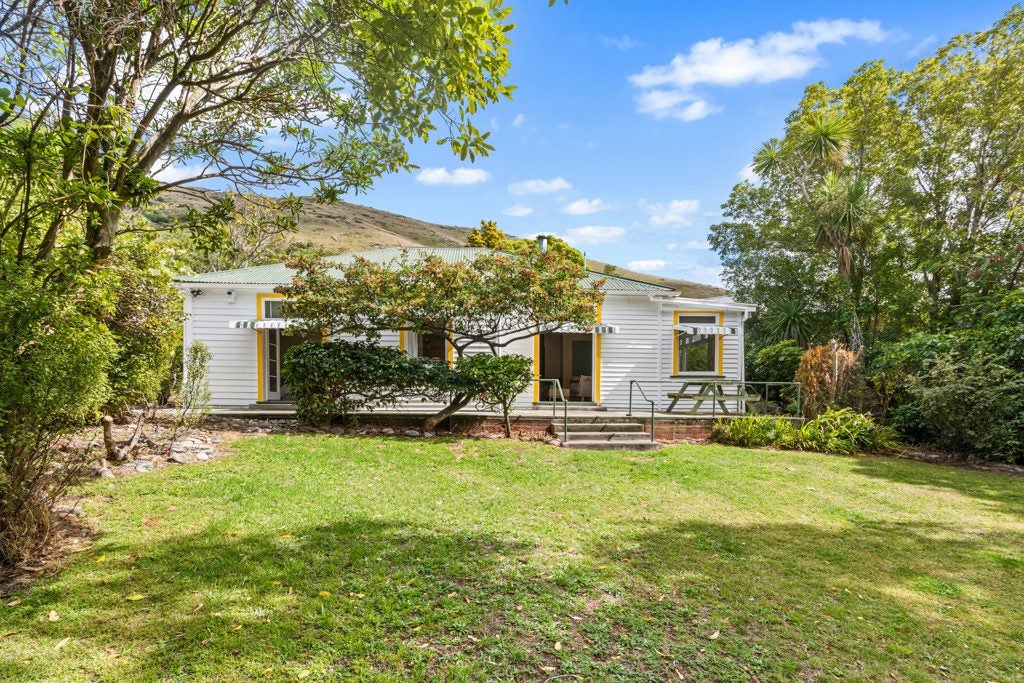 7 Port Hills Road, Heathcote Valley, Christchurch - Carousel 1