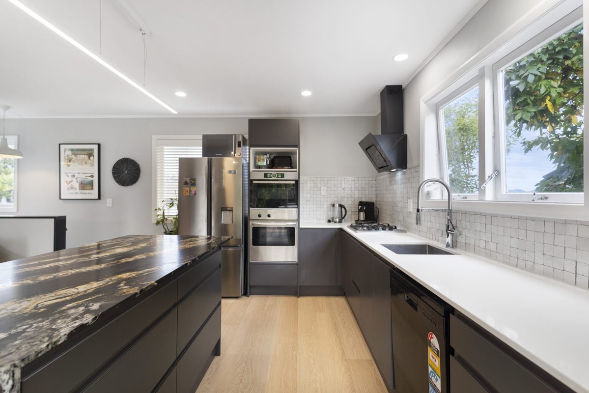 19A Henry Street, Avondale, Auckland - Carousel 1