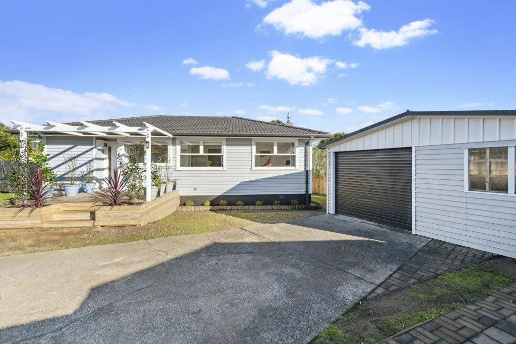 62 Wallace Road, Mangere Bridge, Auckland - Carousel 1