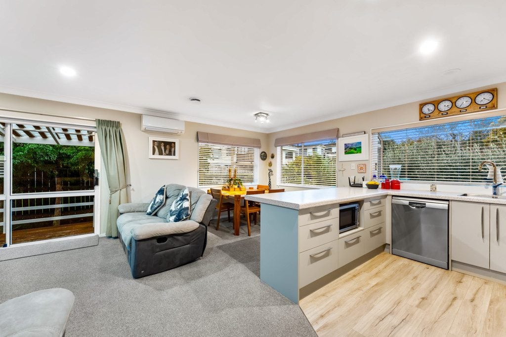 2/44 Rodney Street, Howick, Auckland - Carousel 2
