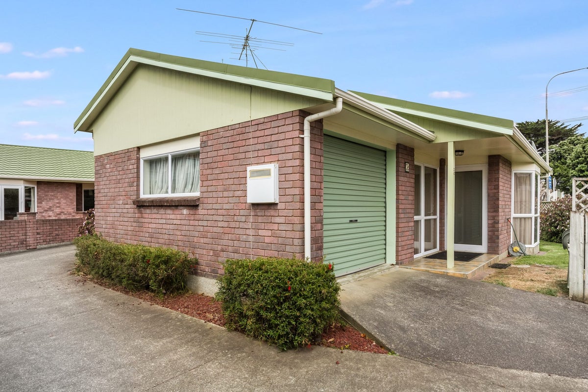 2C James Street, Plimmerton, Porirua - Carousel 2