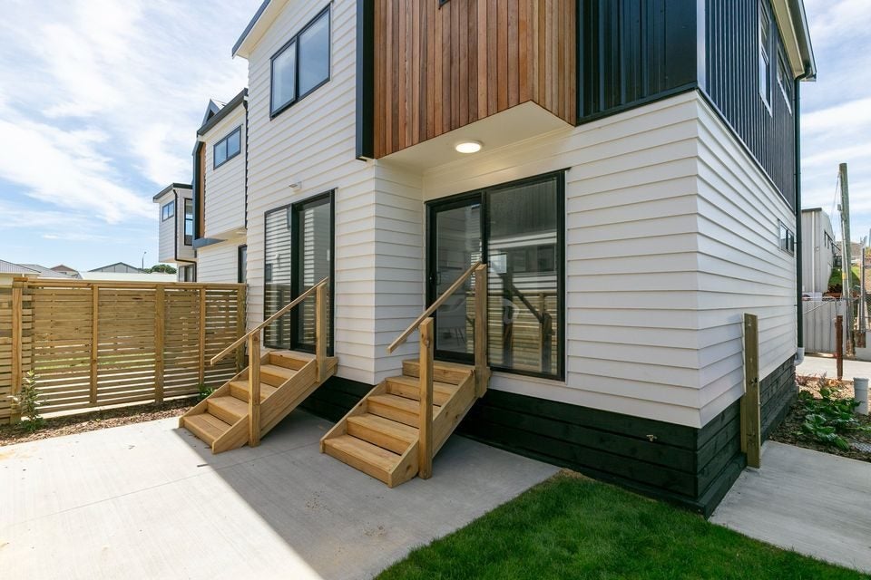 6 Woodcarver Lane, Titahi Bay, Porirua - Carousel 2