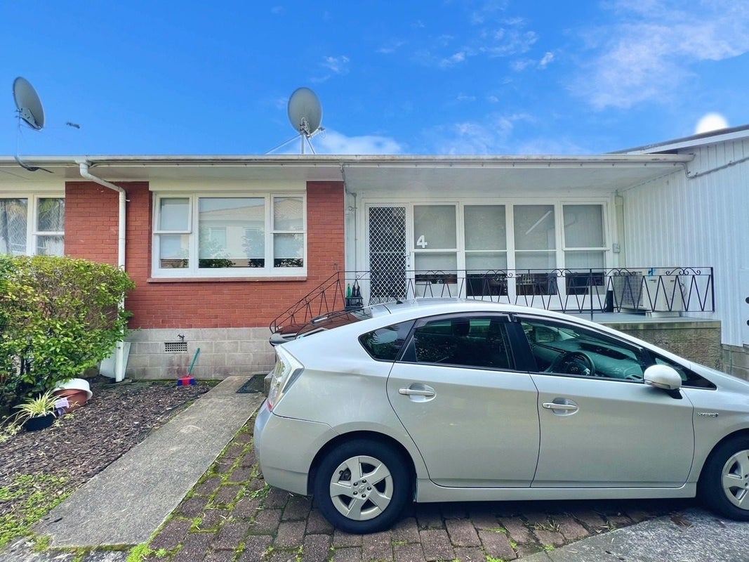 4/8 Tawera Road, Greenlane, Auckland - Carousel 11
