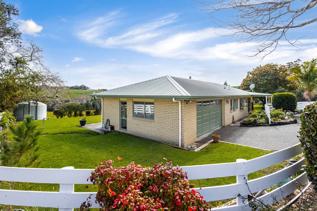 192 Muriwai Valley Road, Waimauku - Carousel 2