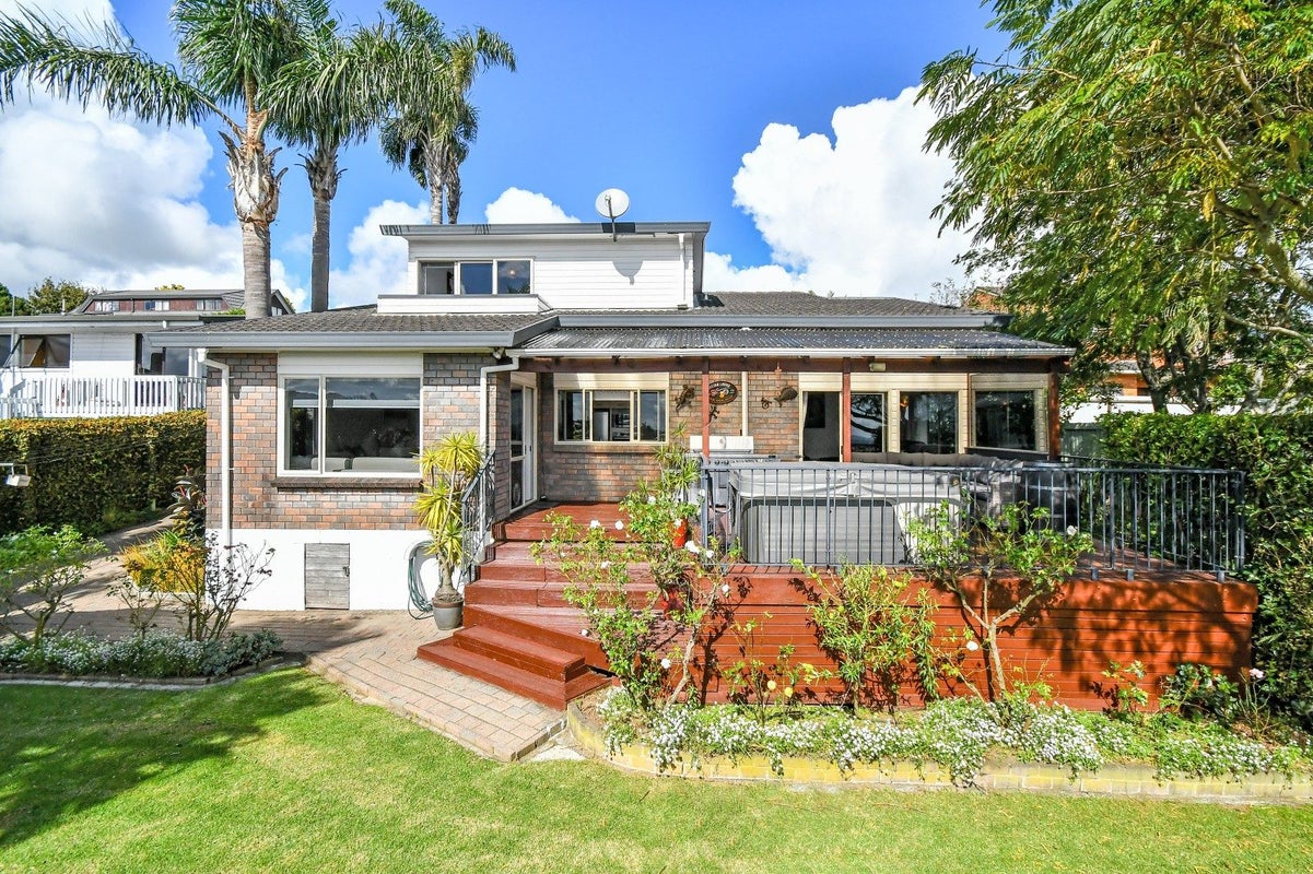 12 Ilex Place, Totara Heights, Auckland - Carousel 1