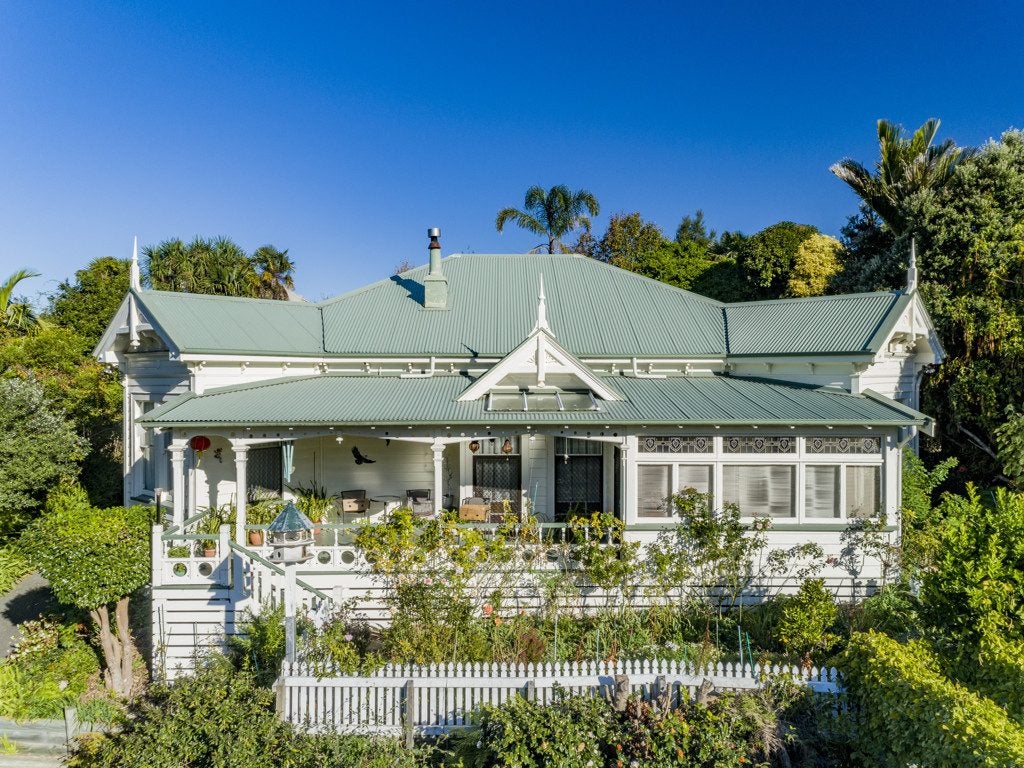 15 Cameron Road, Bluff Hill, Napier - Carousel 2