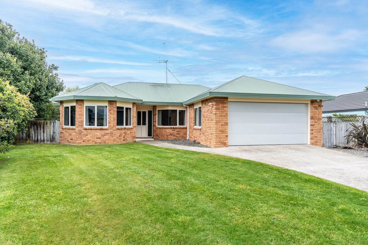 4 McKenzie Place, Rototuna North, Hamilton - Carousel 1